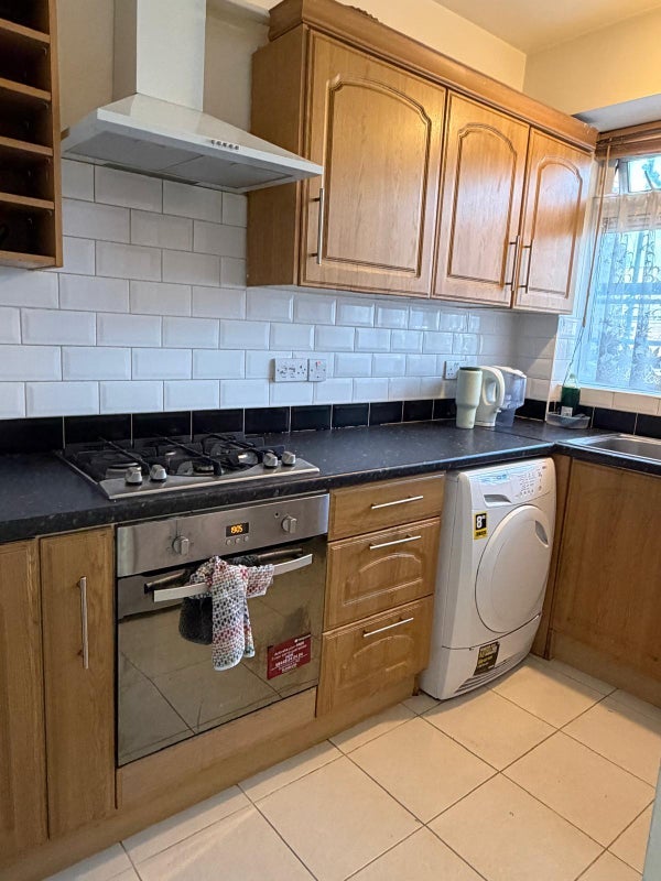 Room Bronti Close in Greater London