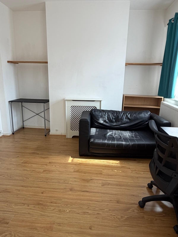 Room Bronti Close in Greater London