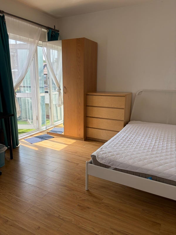 Room Bronti Close in Greater London