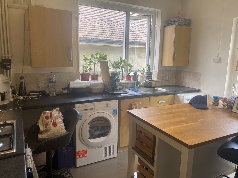 Room Broomwood Road in Greater London
