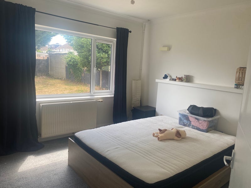 Room Broomwood Road in Greater London
