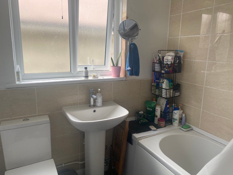 Room Broomwood Road in Greater London