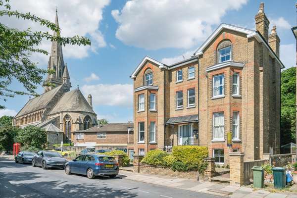 Flat Kings Road in Greater London