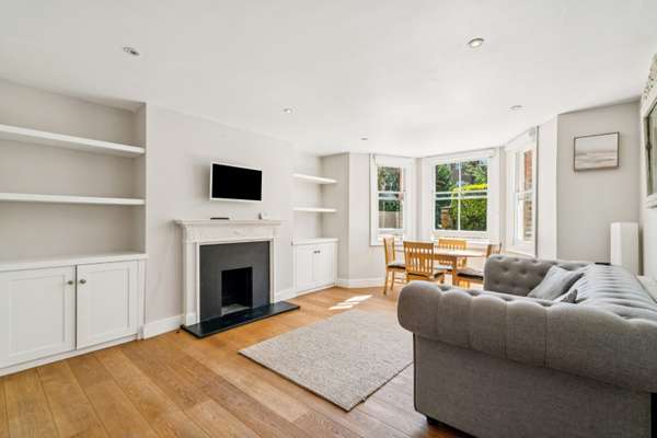Flat Kings Road in Greater London