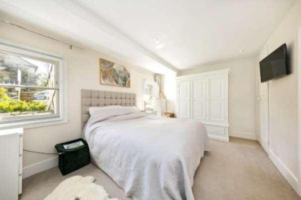 Flat Kings Road in Greater London