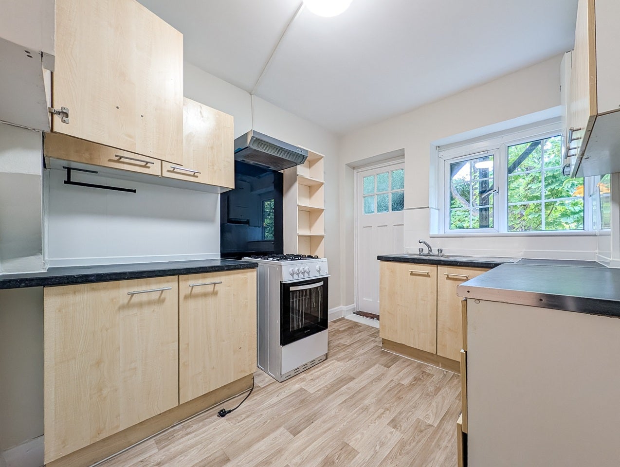 Flat Wynash Gardens in Greater London