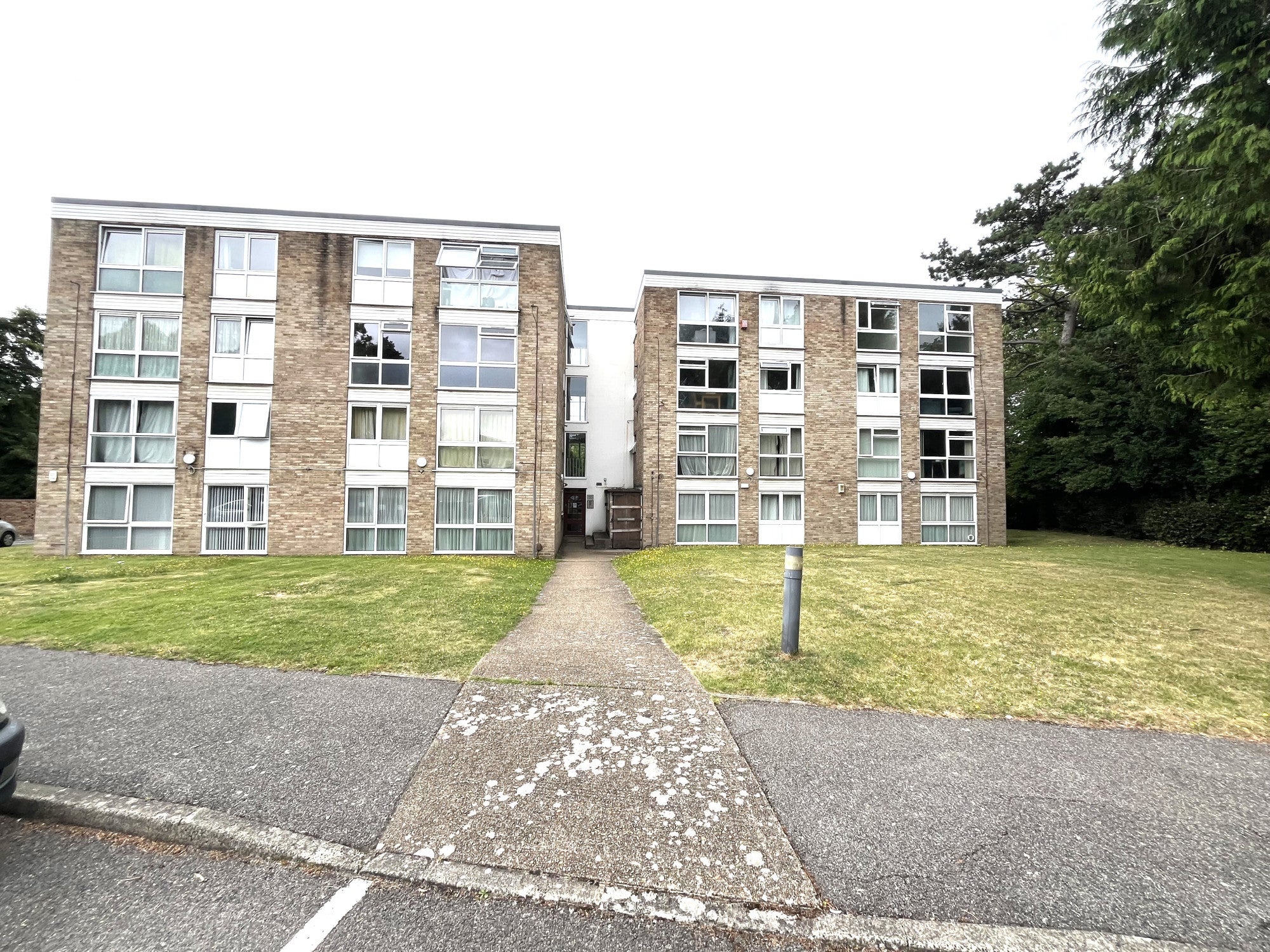 Flat Lennard Road in Greater London