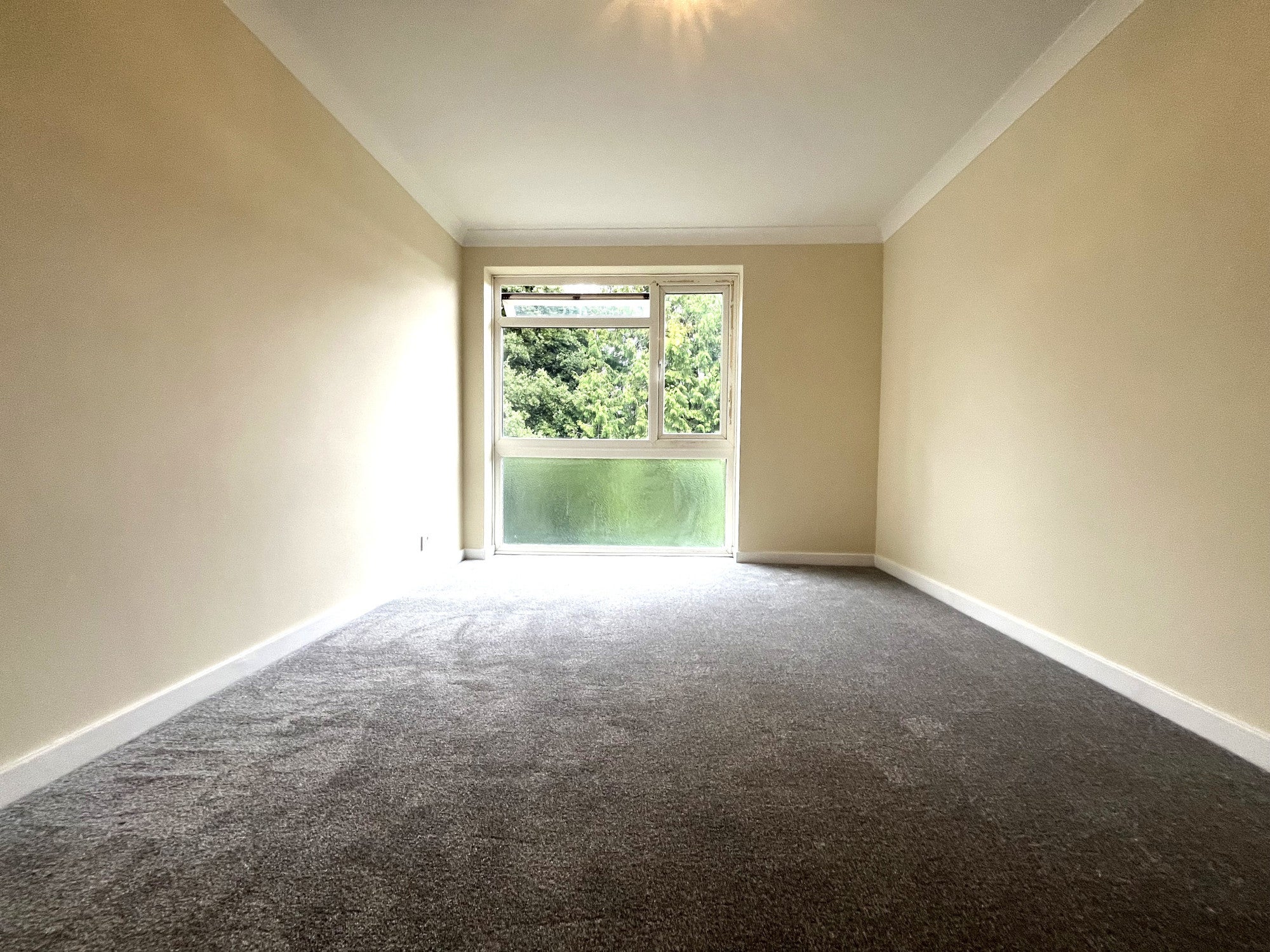 Flat Lennard Road in Greater London