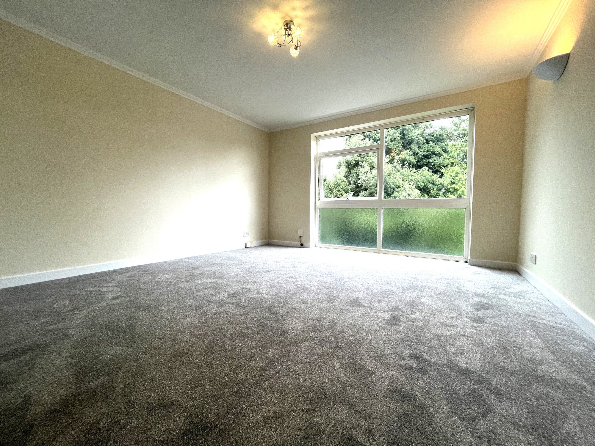 Flat Lennard Road in Greater London