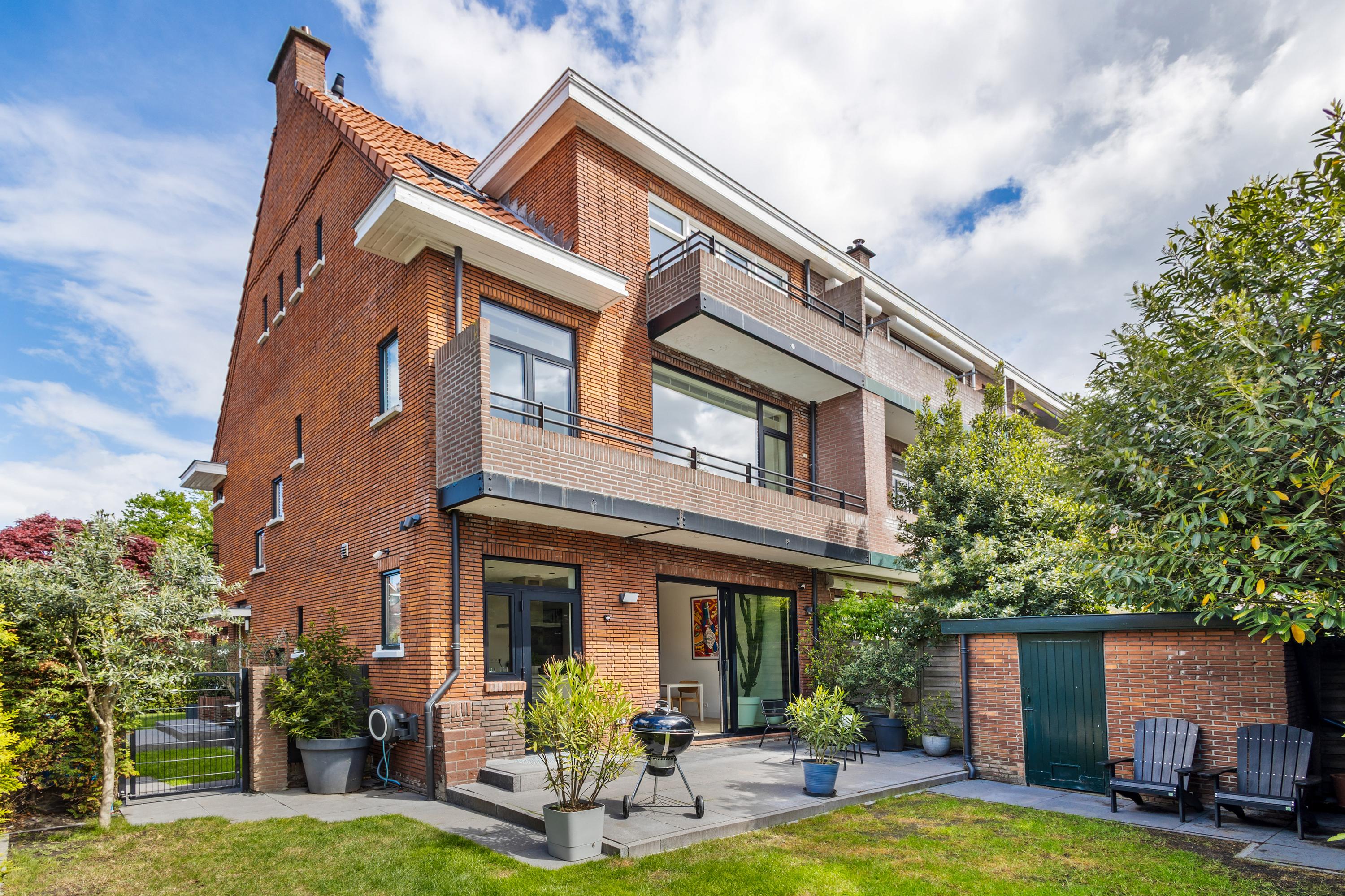Laan van Nieuw Oosteinde 400 in Voorburg