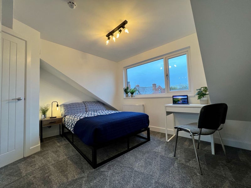 Room Parkfield Road in Leeds