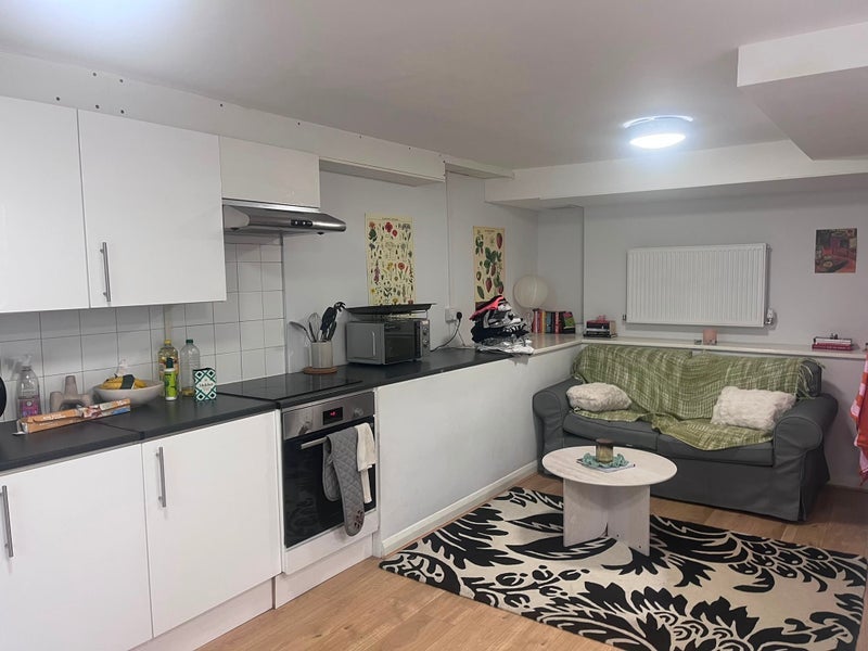 Room Clarence Road in Greater London