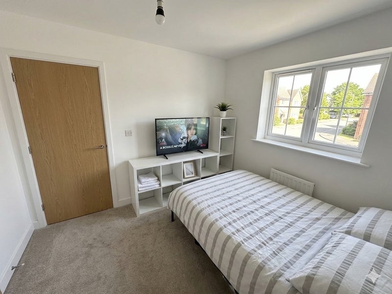 Room Jasmine Road in West Suffolk