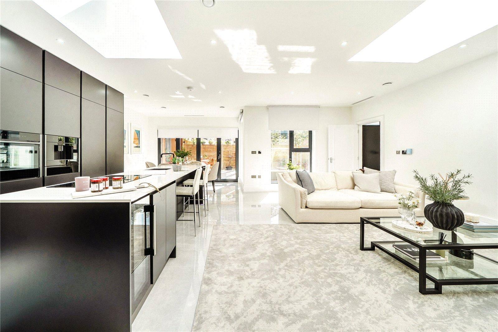 House Rosemont Road in Greater London