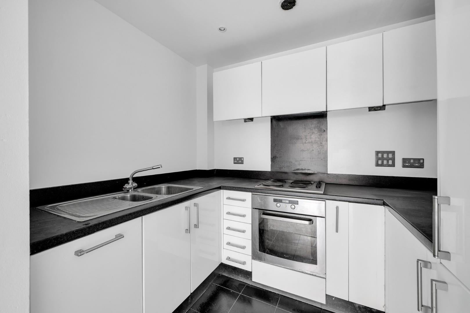 Flat Battersea Park Road in Greater London