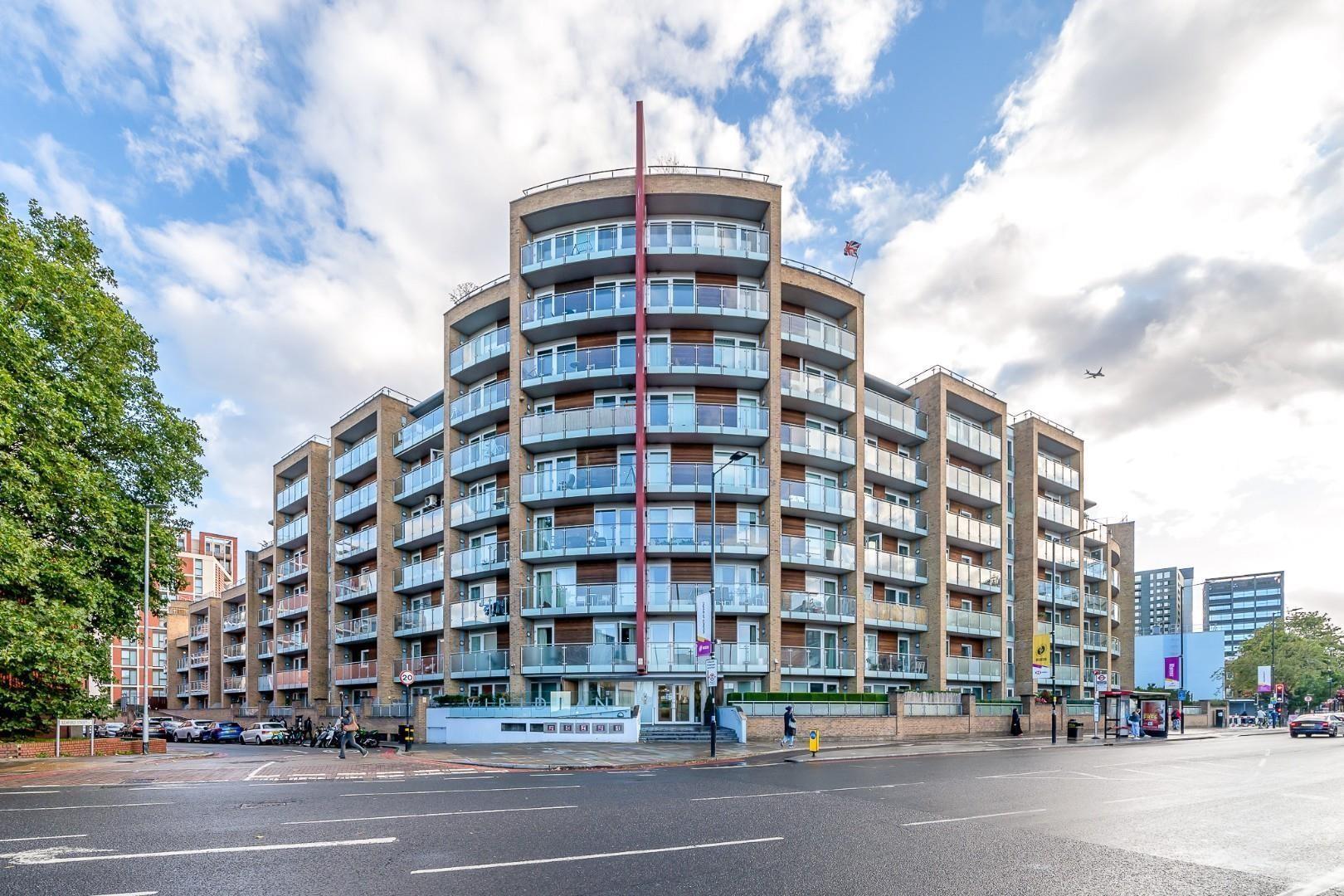 Flat Battersea Park Road in Greater London
