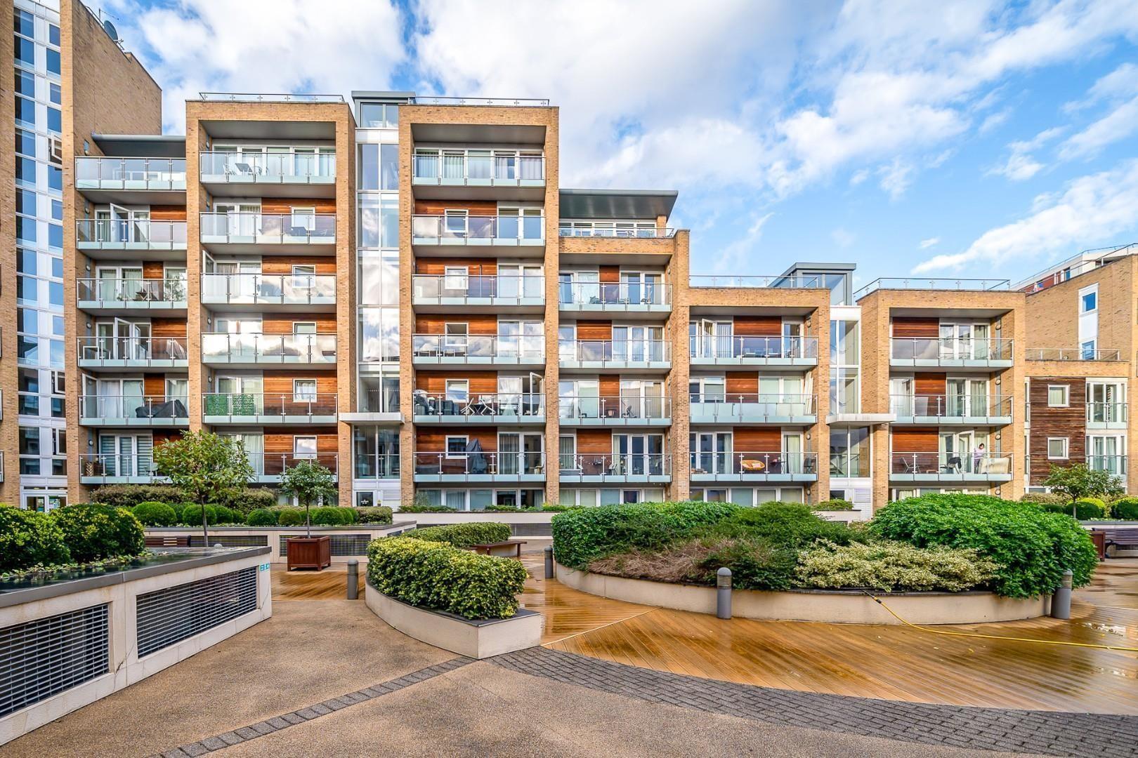 Flat Battersea Park Road in Greater London