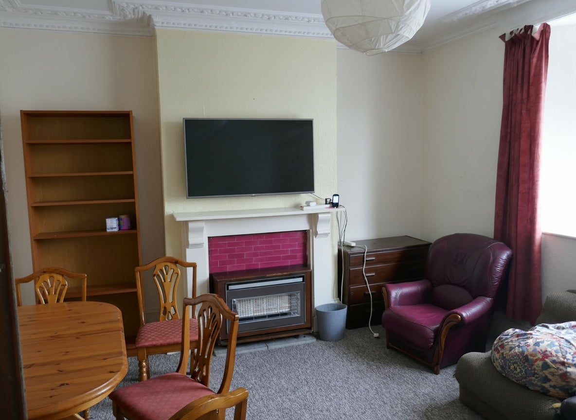 Flat Gloucester Road in Bristol