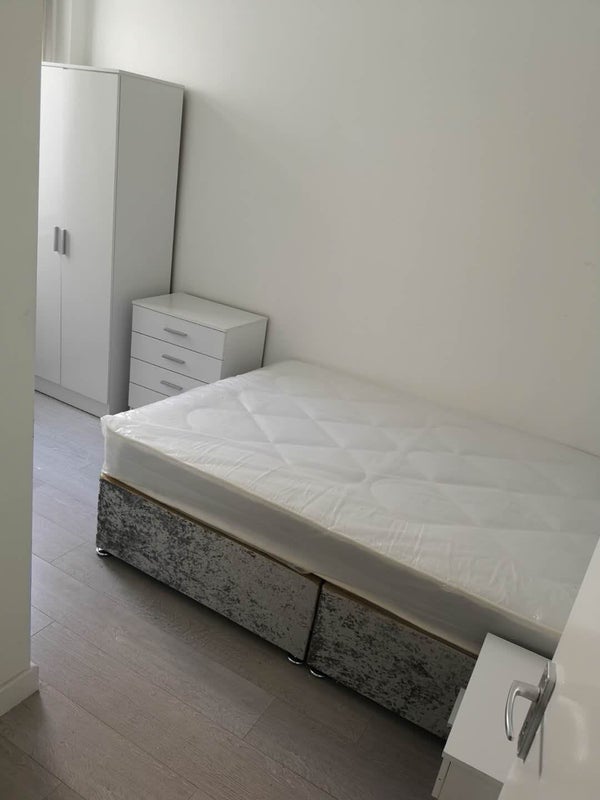 Room Talworth Street in Cardiff