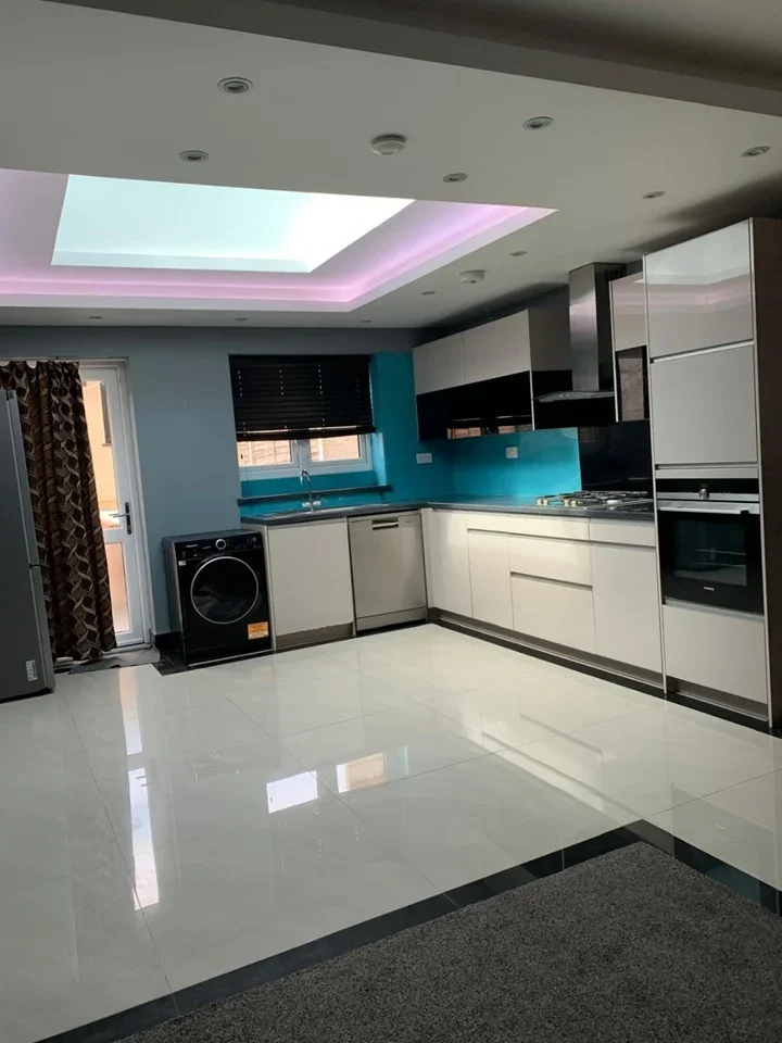 Room Tenby Road in Greater London