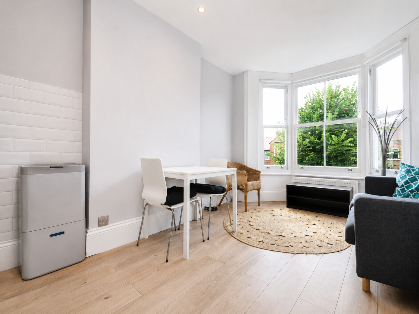 Flat Newburgh Road in Greater London