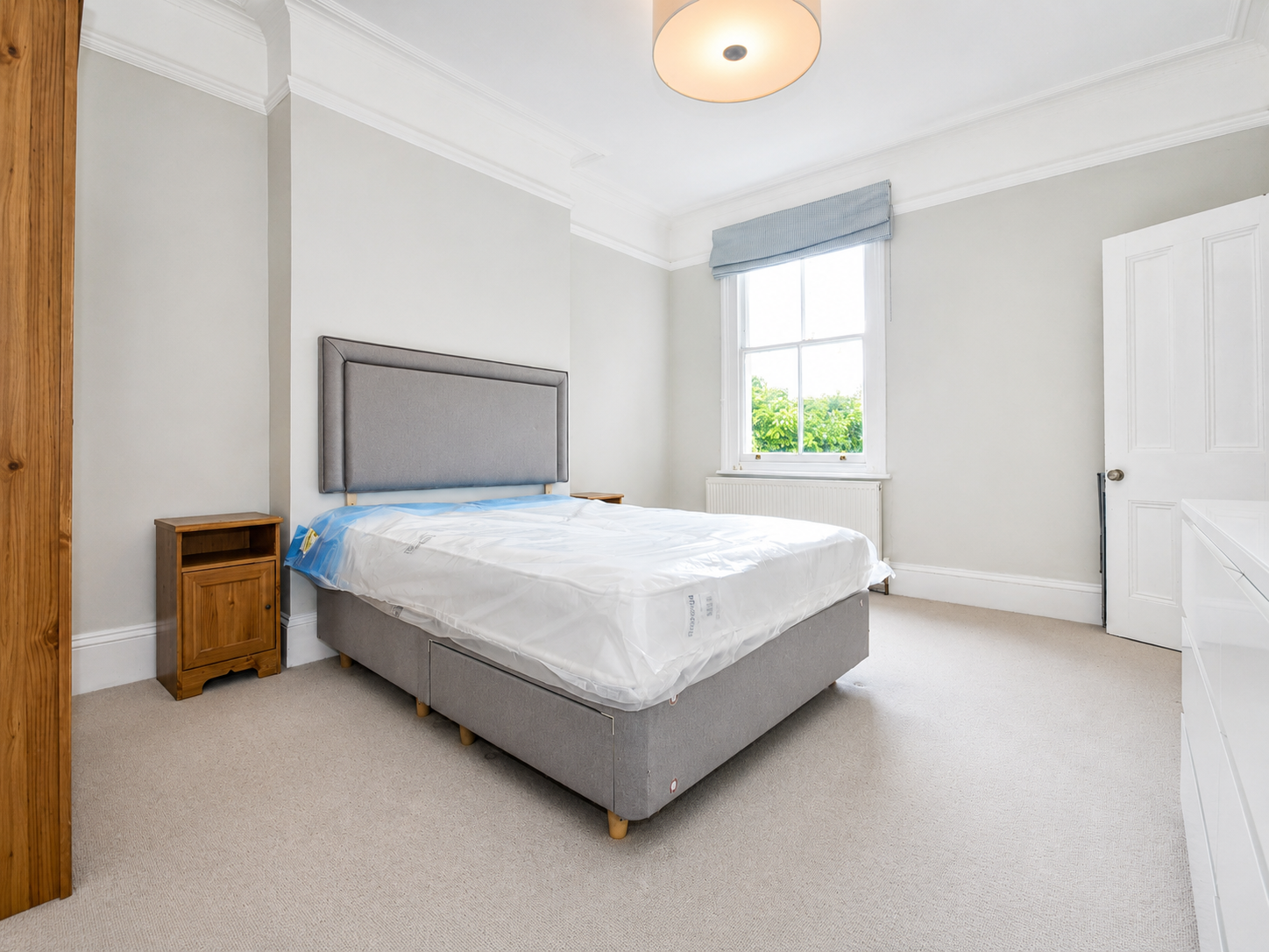 Flat Newburgh Road in Greater London