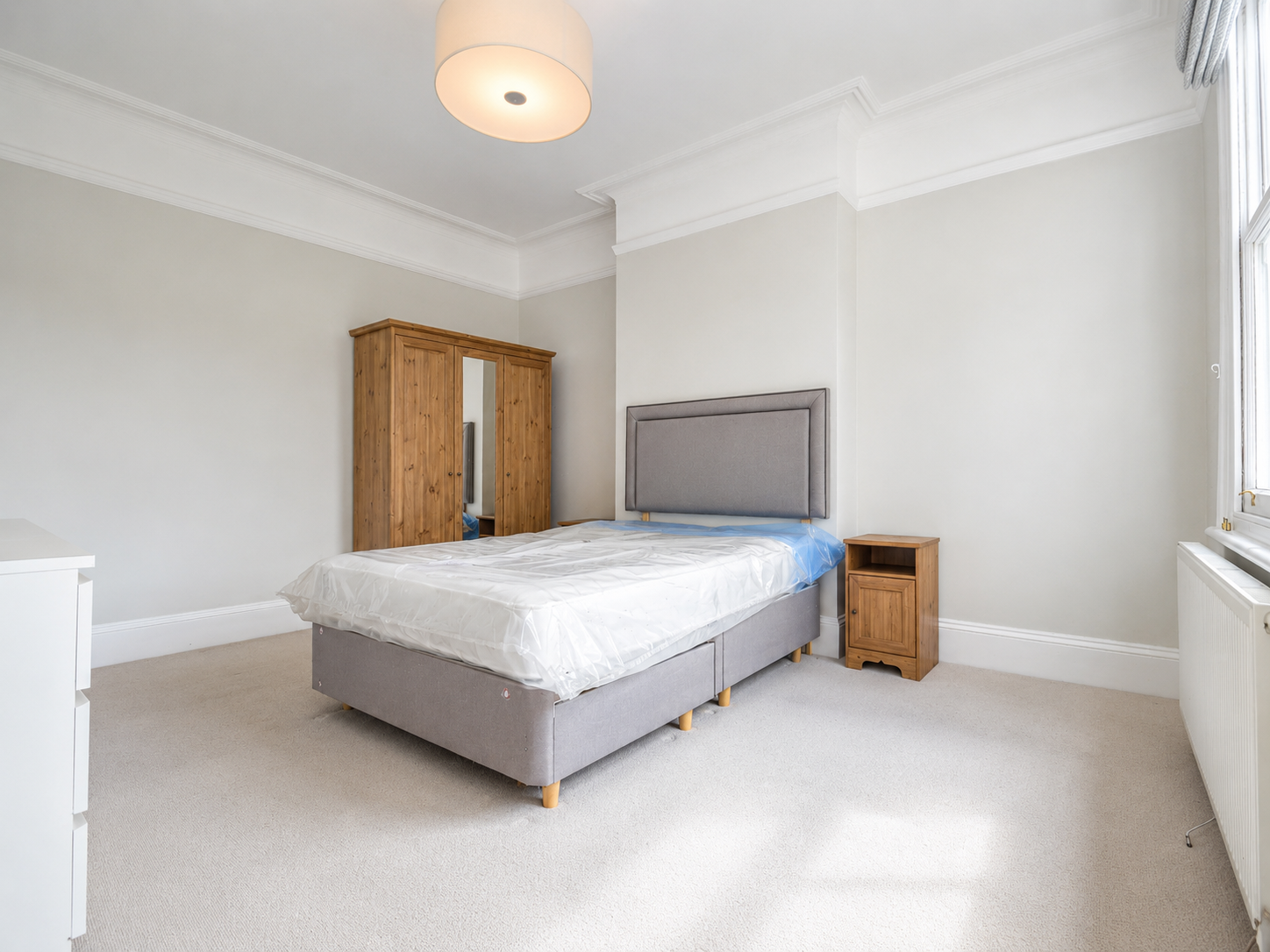 Flat Newburgh Road in Greater London