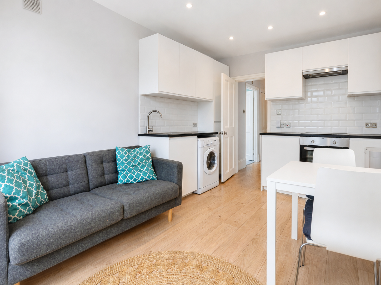 Flat Newburgh Road in Greater London