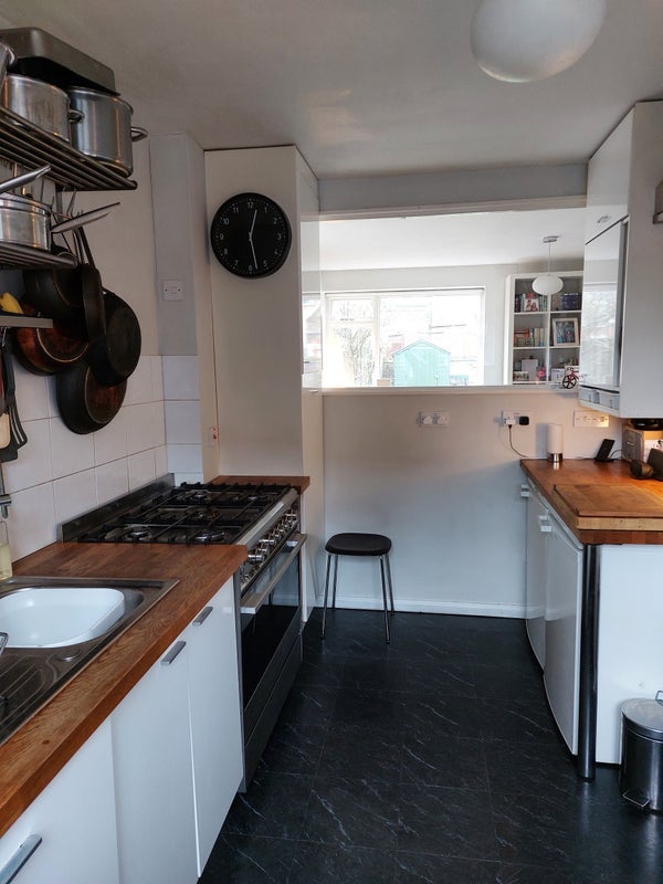 Room Ambergate Street in Greater London