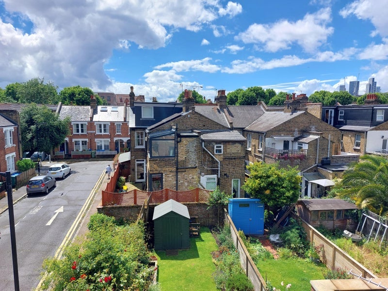 Room Ambergate Street in Greater London
