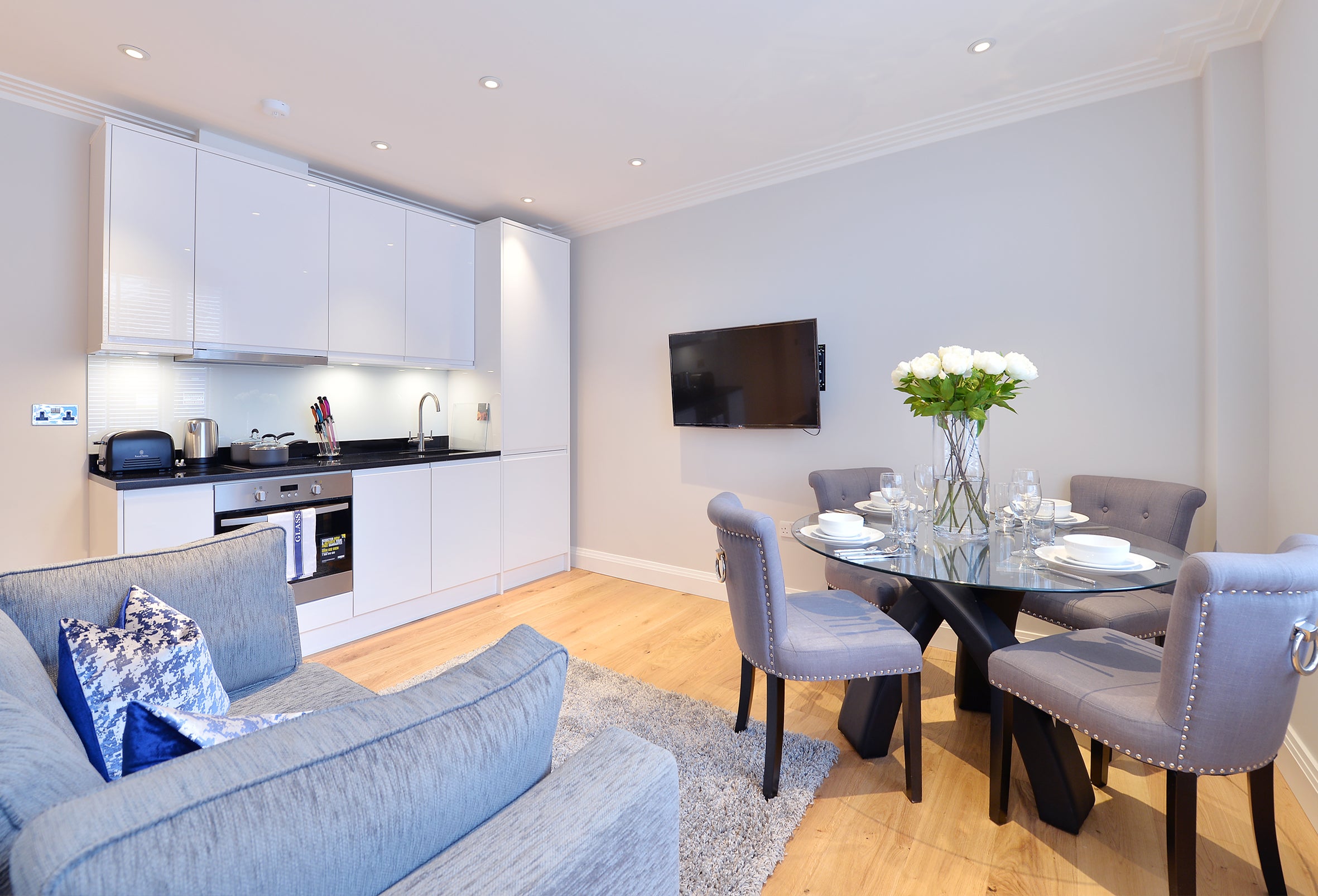 Flat Hill Street in City of Westminster