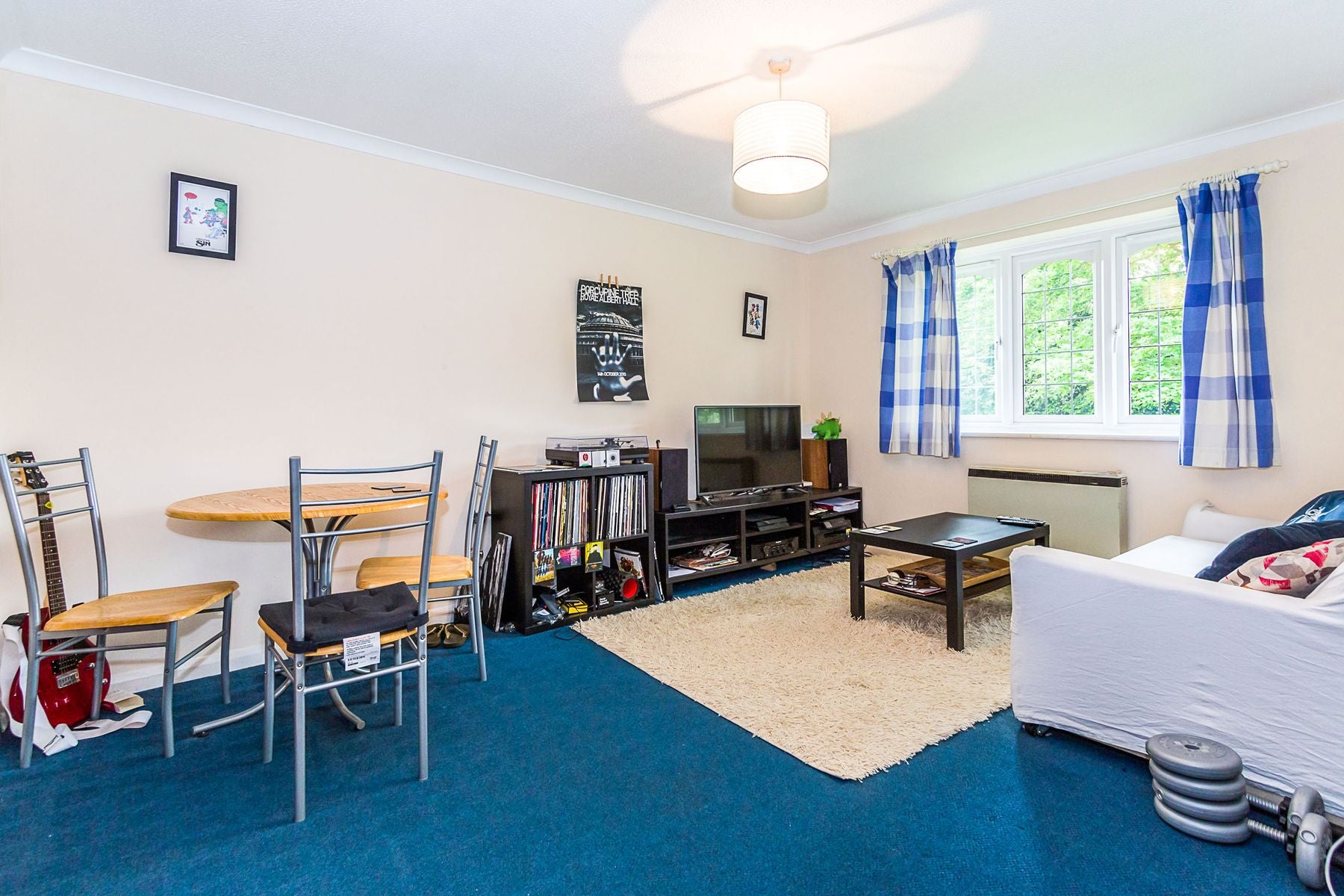 Flat Aragon Road in London