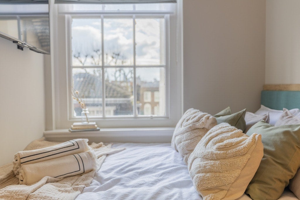 Flat Draycott Avenue in Greater London