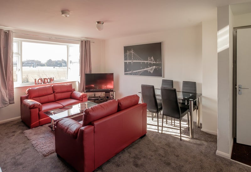 Room Hatherell Road in Warwick