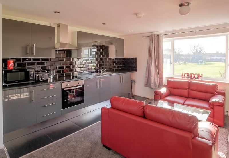 Room Hatherell Road in Warwick