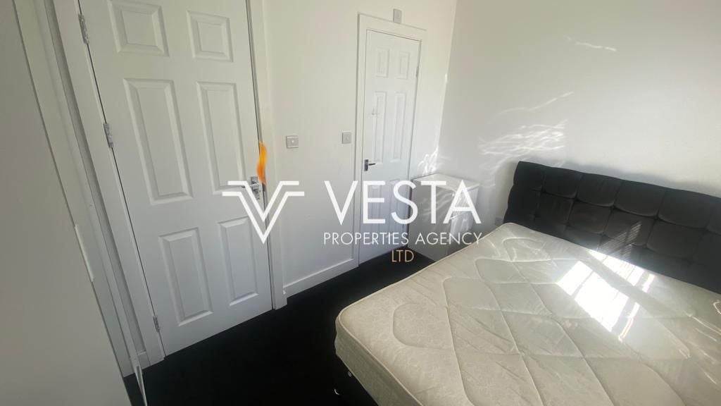 Room Harley Street in Coventry