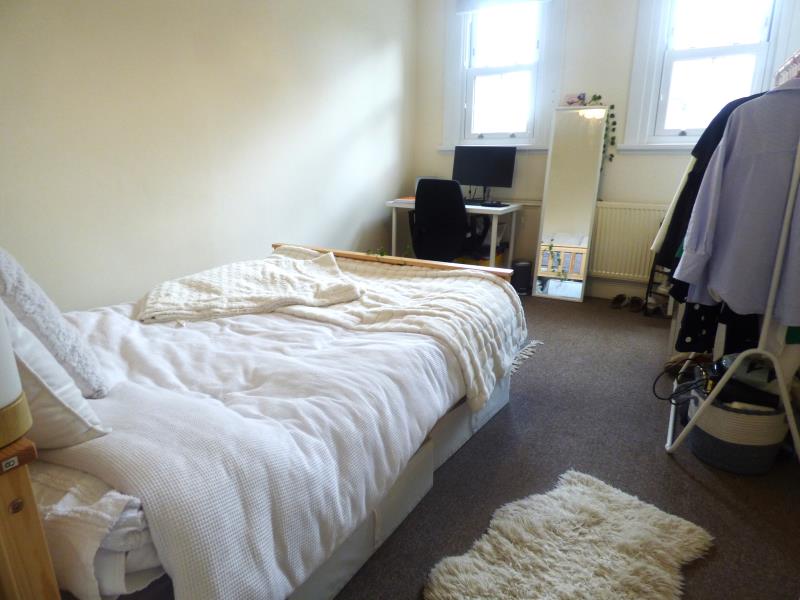 Flat Thornton Avenue in Greater London