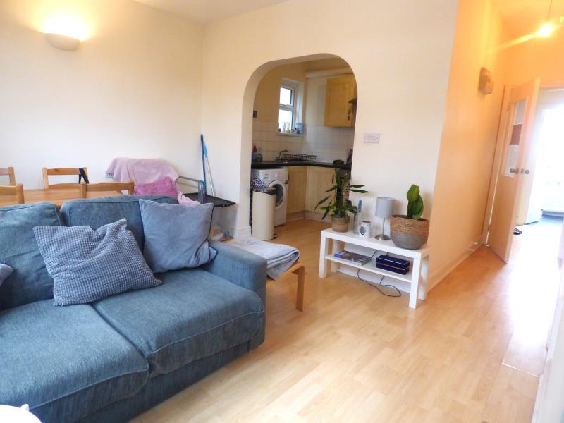 Flat Thornton Avenue in Greater London