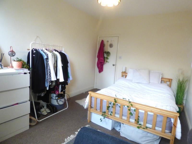 Flat Thornton Avenue in Greater London