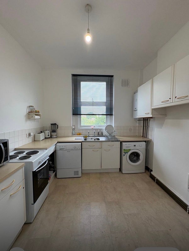 Room Talfourd Road in Greater London