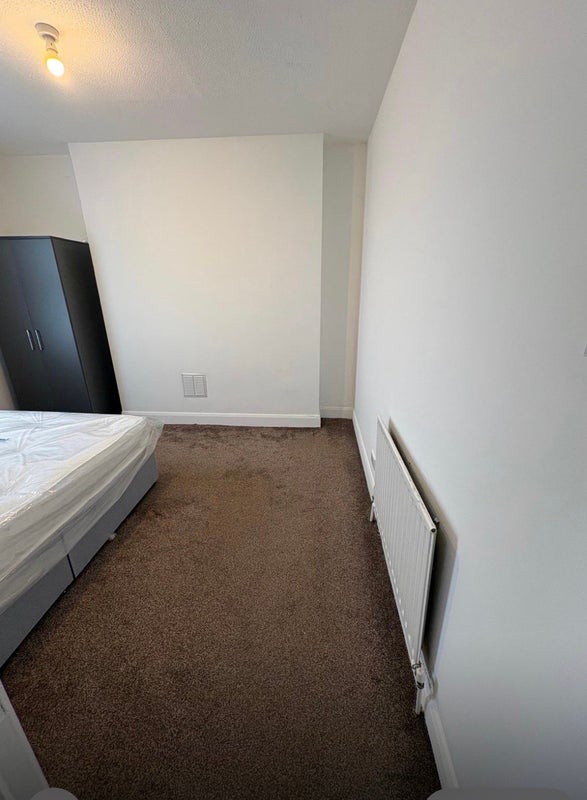 Room Talfourd Road in Greater London