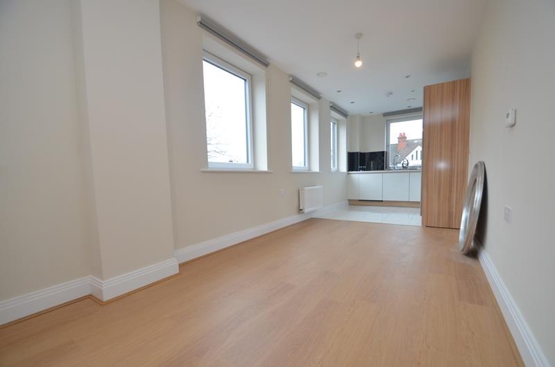 Flat Pinner Road in Greater London