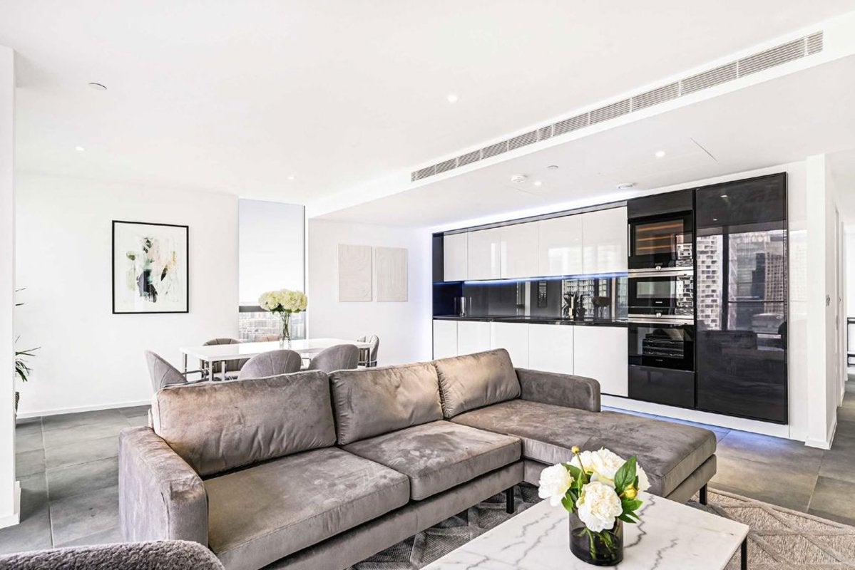 Flat Dollar Bay Place in Greater London
