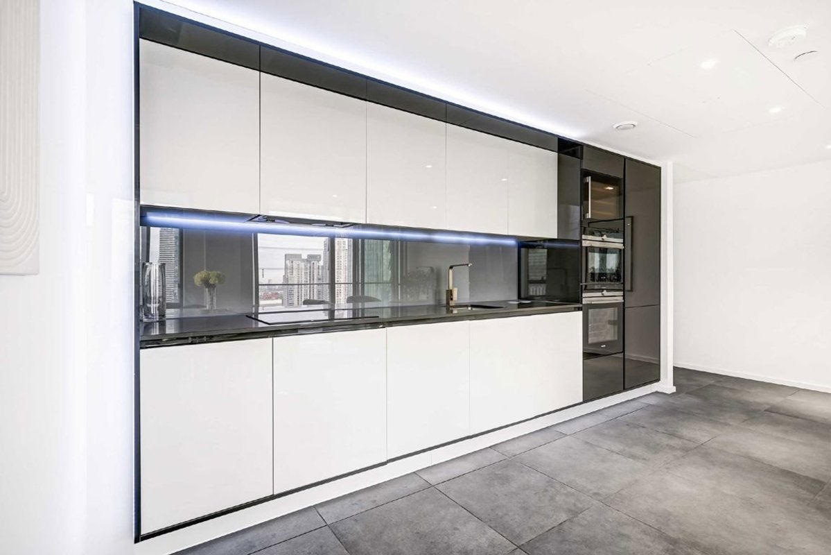 Flat Dollar Bay Place in Greater London