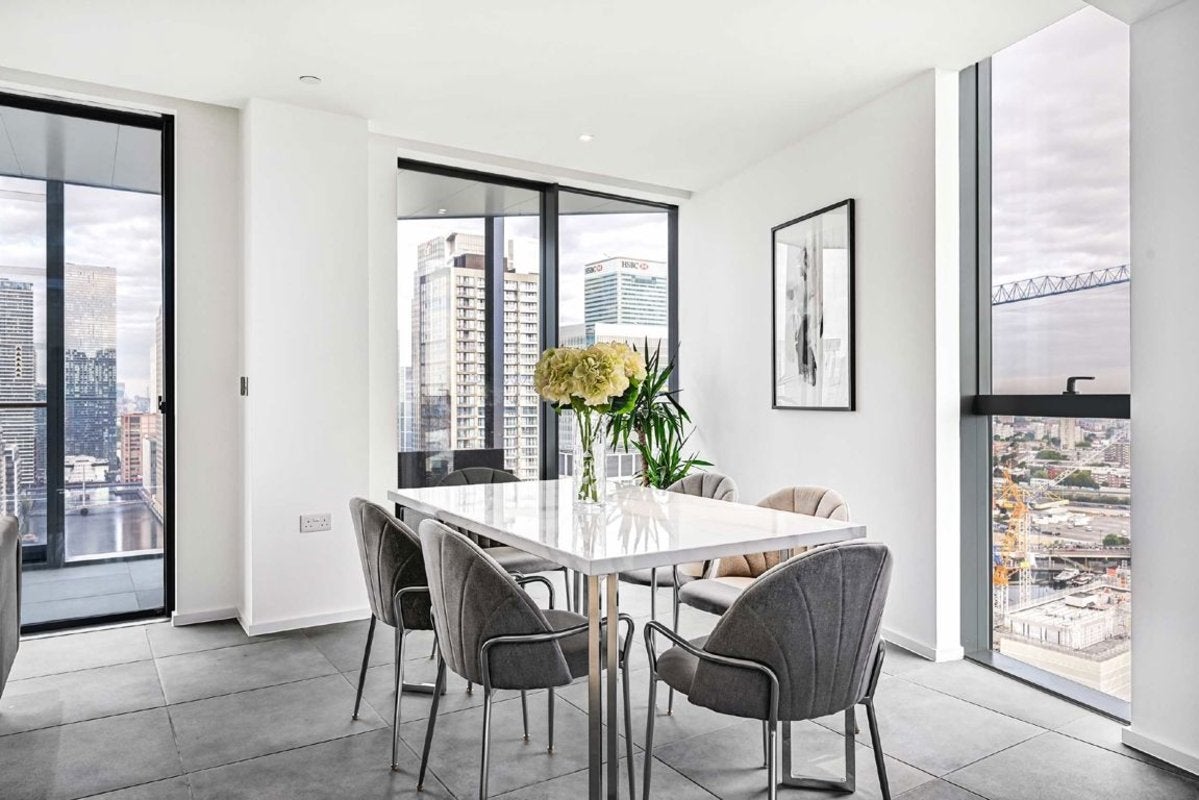 Flat Dollar Bay Place in Greater London
