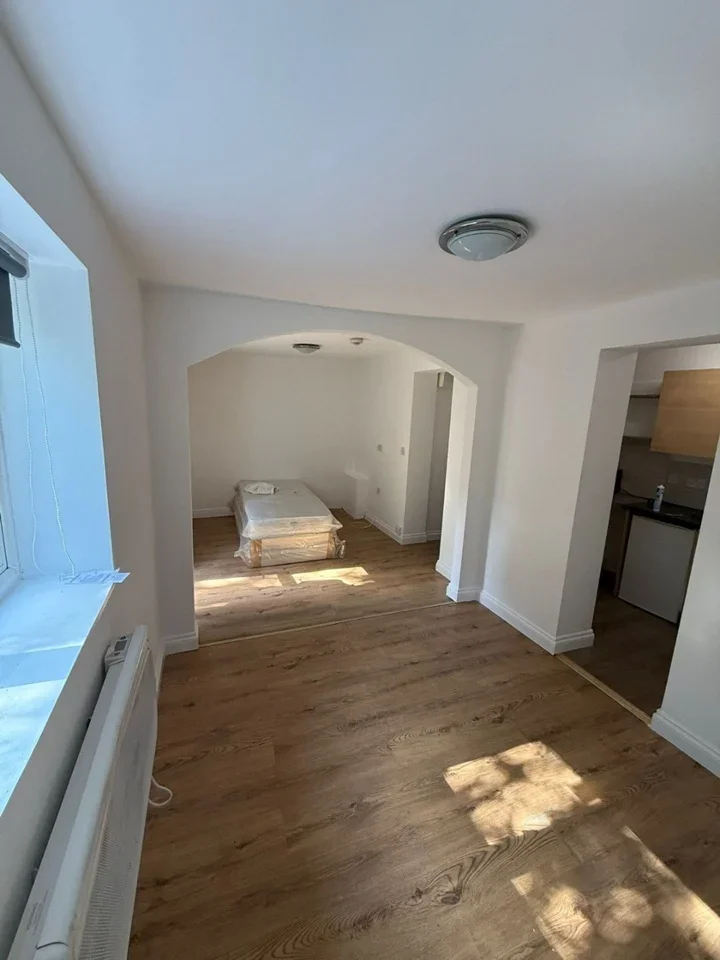 Flat Brockham Crescent in Greater London