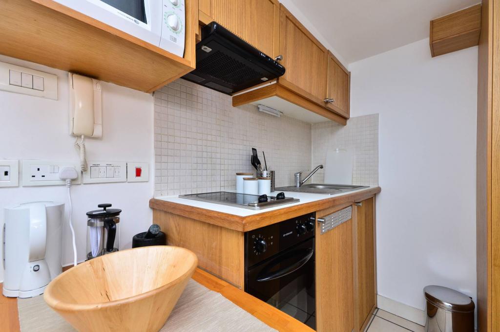 Flat Fairholme Road in Greater London