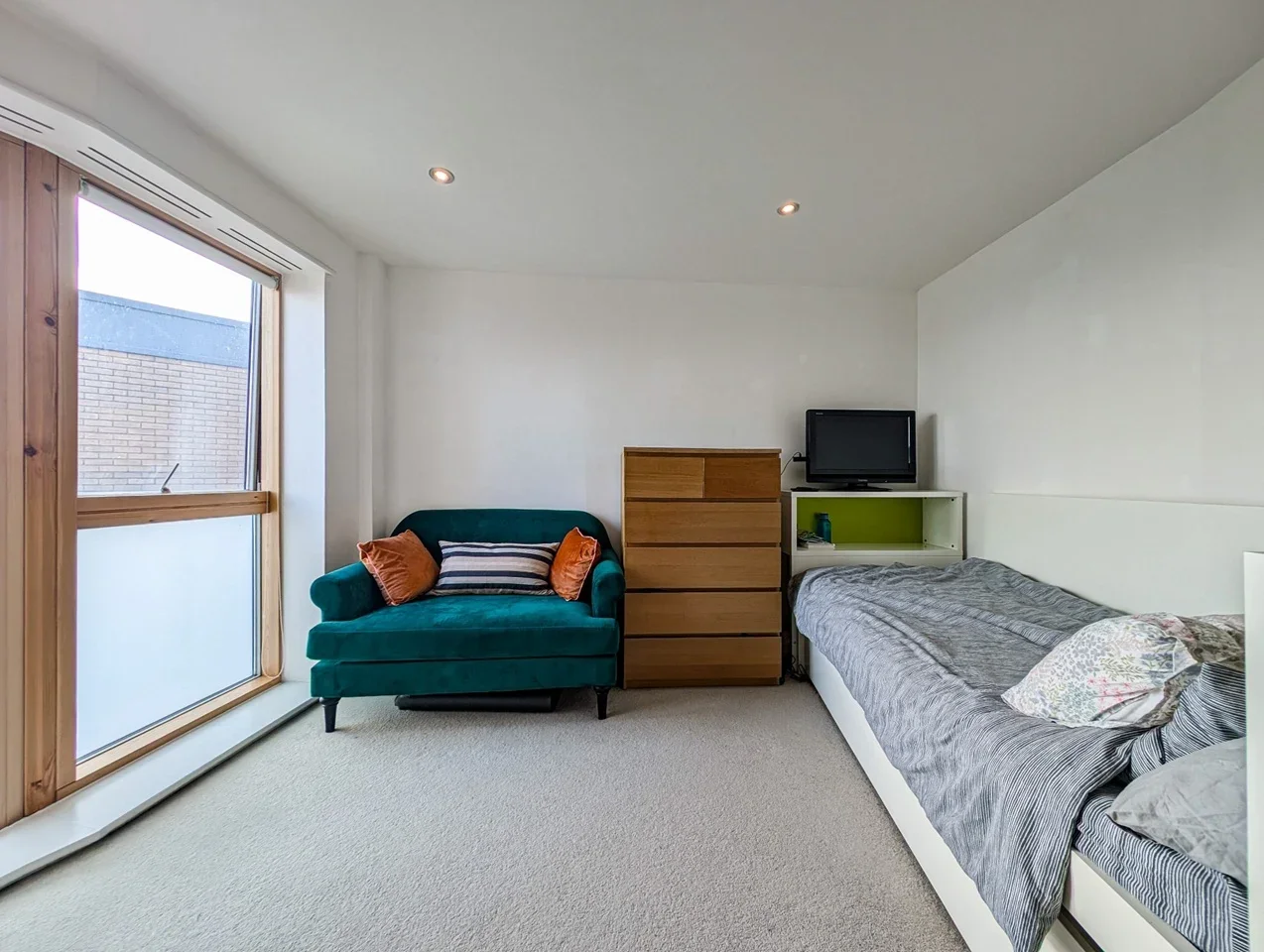 Flat Rectory Road in Greater London