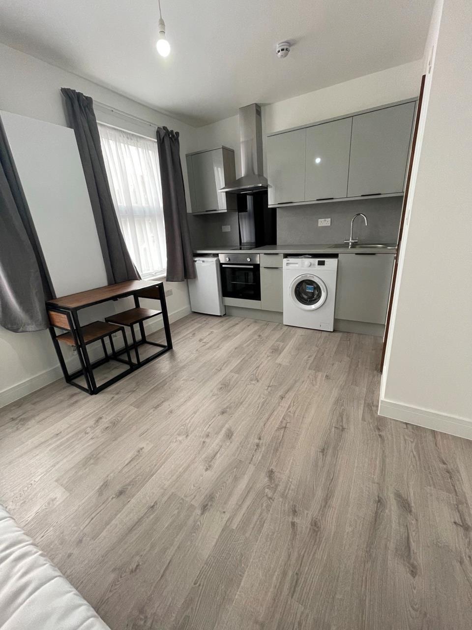 Flat Huxley Road in Greater London