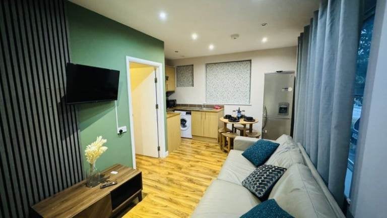 Flat Wrythe Lane in Greater London